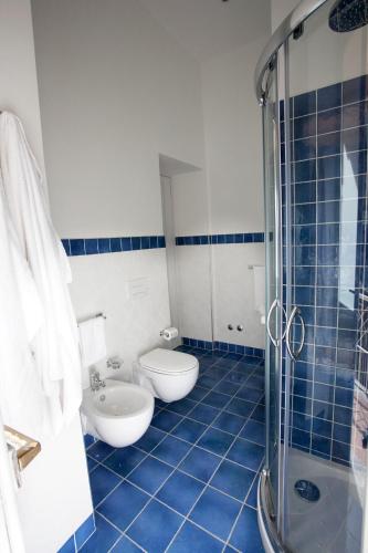 Double Room with Balcony image 4