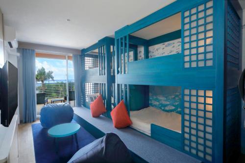 room detail thumbnail 2