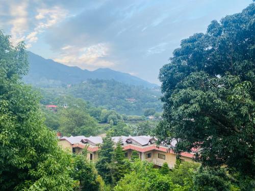 Athira- A house in the Hills ( Naukuchiatal)