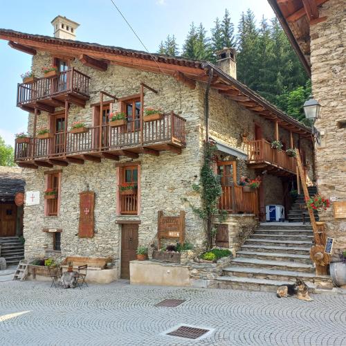  Albergo diffuso La Marmu Osteria della Croce Bianca in 12020 Marmora