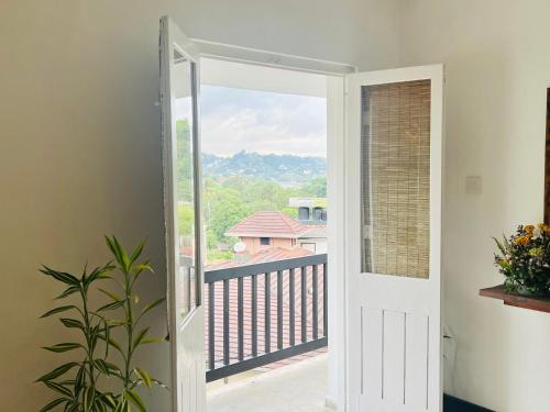 Deluxe Double or Twin Room with Lake View image 3