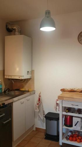 Konyha, T2 aux portes du vieux Fréjus et 5 mn de la plage (T2 aux portes du vieux Frejus et 5 mn de la plage) in Frejus városközpont