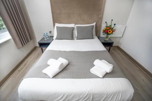 Arch Hotel - image 4