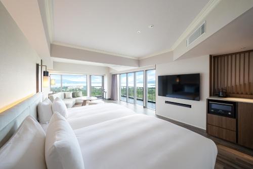 Oriental Hotel Okinawa Resort & Spa Room Type - Club Corner with Club Lounge