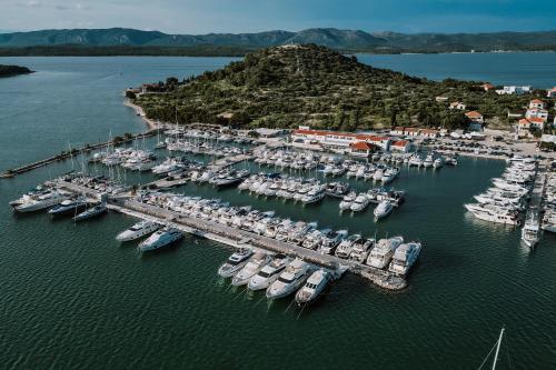 Exterior view, Hotel Stomorin-Marina Hramina in Murter