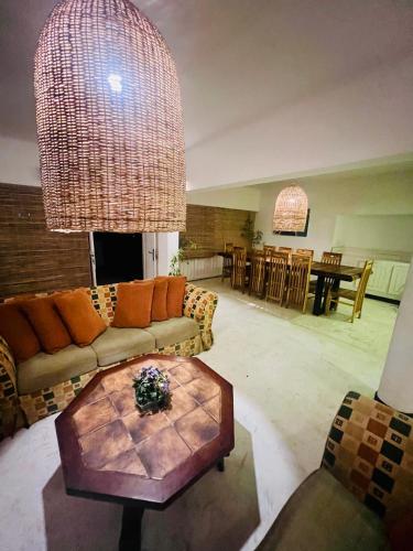 LOUIS LAKE VILLA - image 2