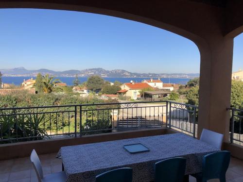 Giens Villa Sea view Pool integrated studio - Location saisonnière - Hyères