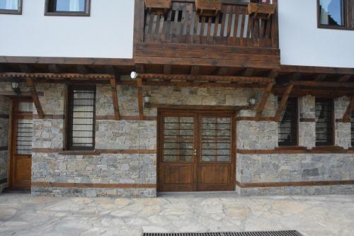 Leshtenski Perli in Leshten