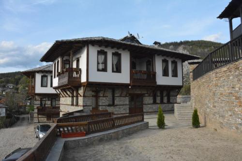 Leshtenski Perli in Leshten