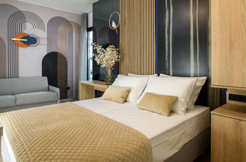 Superior Double or Twin Room image 6