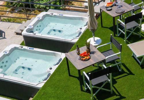 Deluxe Double or Twin Room with Spa Bath image 3