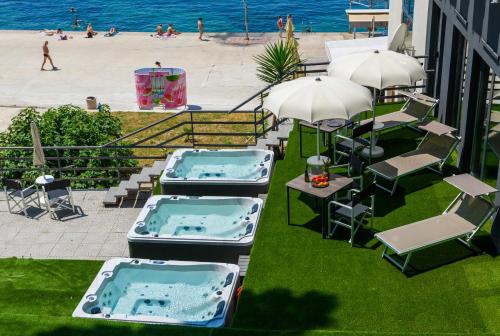 Deluxe Double or Twin Room with Spa Bath image 2