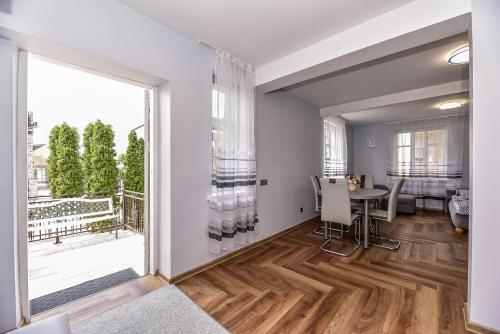 One-Bedroom Apartment image 5