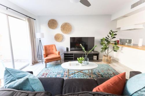Remodeled Townhouse Close to Old Town Scottsdale - image 12