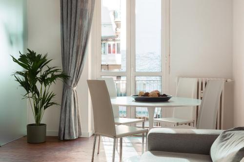 HL Apartment - Brera, Garibaldi, Moscova, Duomo, Montenapoleone, Milán