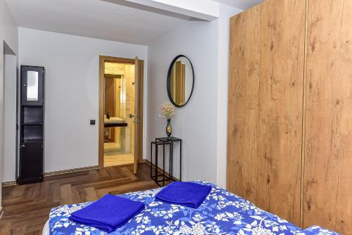 One-Bedroom Apartment image 5