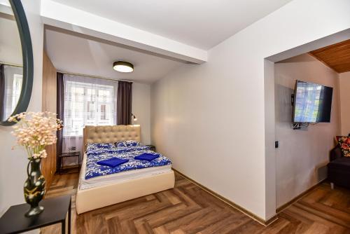 One-Bedroom Apartment image 6