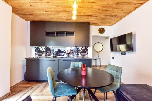 One-Bedroom Apartment image 7