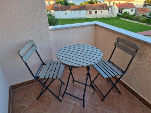 Apartment Yellow Porat - image 10