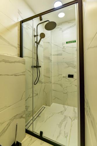 One-Bedroom Apartment image 2
