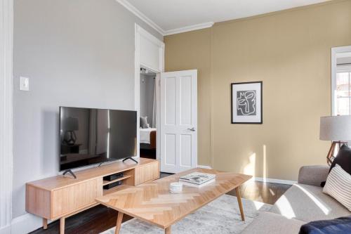 West Village 2br w wd roof nr Pier 46 NYC-990, New York (Foto 3)