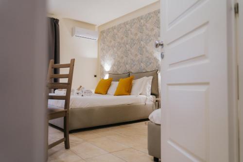 Deluxe Double Room with Balcony image 10