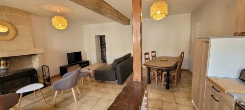 Koplietošanas atpūtas telpa ar TV, Agréable Gîte proche du ZOO de Beauval et des chateaux3 (Agreable Gite proche du ZOO de Beauval et des chateaux3) in Selles-sur-Cher