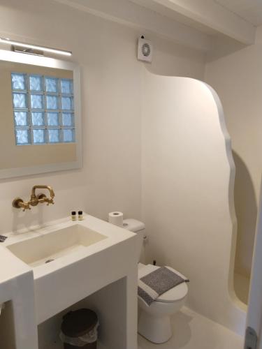 Bathroom, Oniropagida Nisyros apartment #1 in Emporios (Dodecanese)