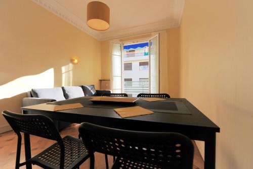 Chic & Spacious Getaway in Nice - 10min to Beach, Nice (photo 10)