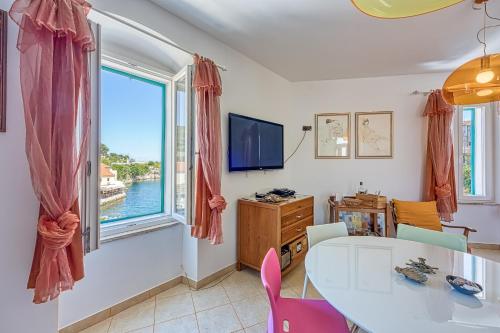 Astra 2 Veli Lošinj Harbour View - Happy Rentals - Apartment - Veli Lošinj