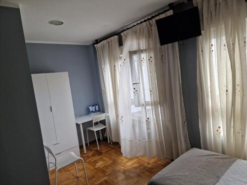 Quadruple Room with Private Bathroom image 10