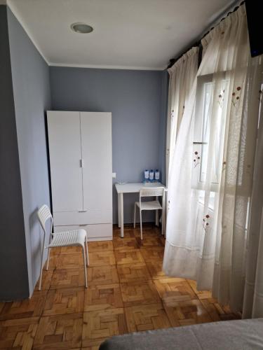 Quadruple Room with Private Bathroom image 9