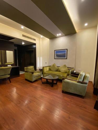 Suite, executive