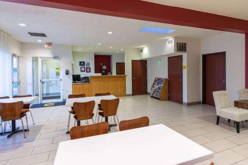 Super 8 by Wyndham Garland Rowlett East Dallas Area in Garland, USA