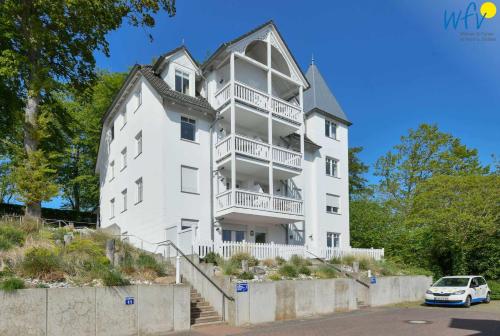 Apartment with Terrace image 2