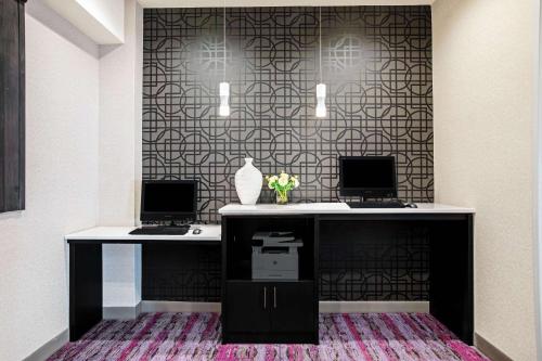 La Quinta by Wyndham Kearney - image 4