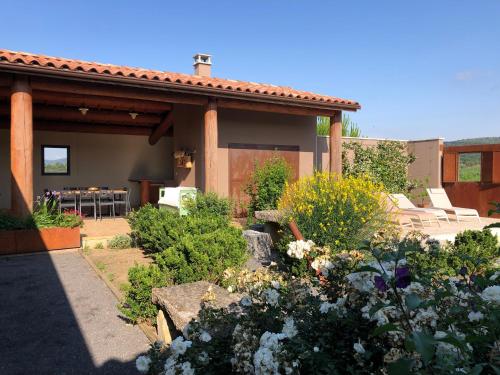 Villa d'architecte, 12 personnes, avec piscine in Faugeres