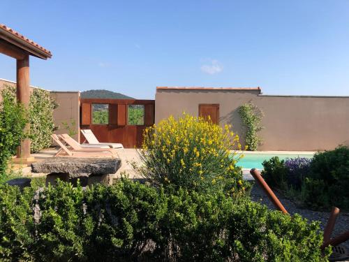 Villa d'architecte, 12 personnes, avec piscine in Faugeres