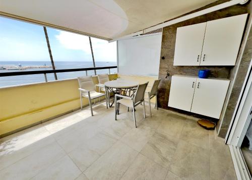 Amazing Sea Views over Marbella Port - image 7