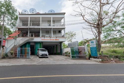 RedDoorz Syariah at Pantai Pelabuhan Ratu