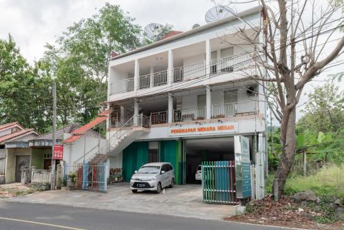 RedDoorz Syariah at Pantai Pelabuhan Ratu