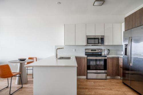 Coral Gables 1br w gym pool nr shops dining MIA-73 in Miami, USA