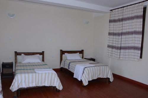 Twin Room with Mountain View image 5