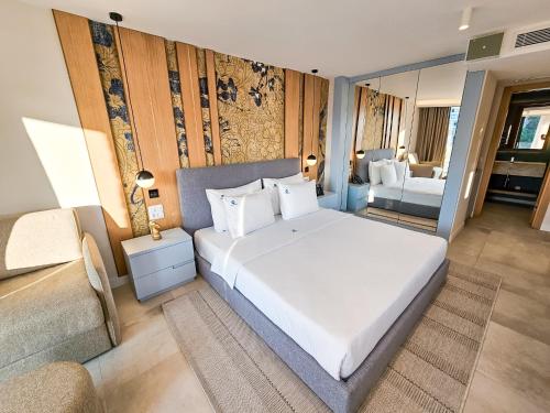 1 queen bed, 1 sofa bed