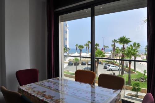 Alrededores, Seafront High Standard Apartment in Martil