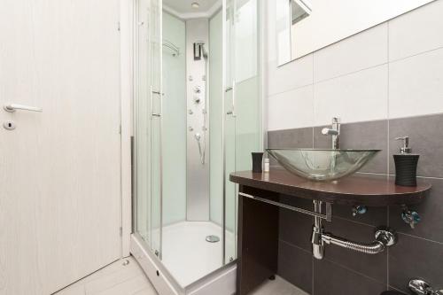 De Guestibus - image 2