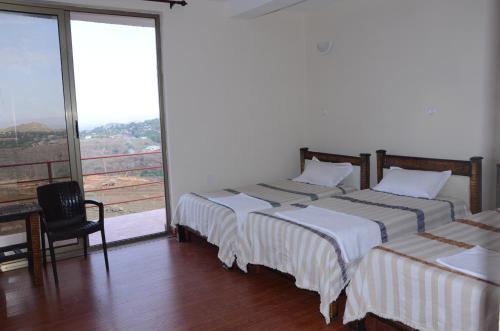 Triple Room with Mountain View image 5