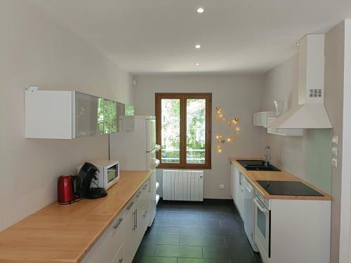 مطبخ, La maison du bois, 10 minutes de l'A71, 10 minutes de Bourges in Plaimpied-Givaudins