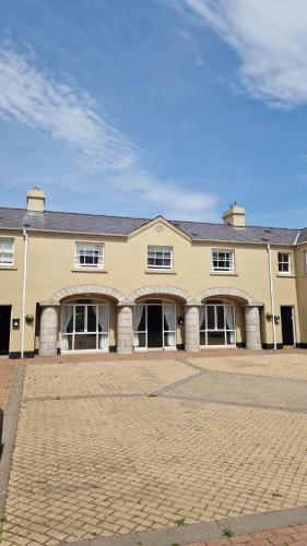 The Downshire Arms Apartments Hilltown