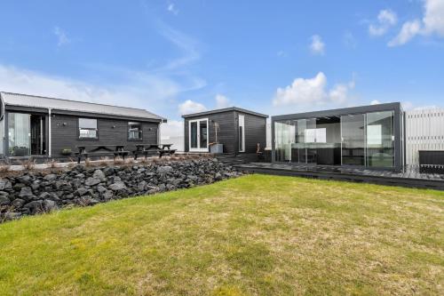 정원, Hrafnasel Guesthouse in 셀포스